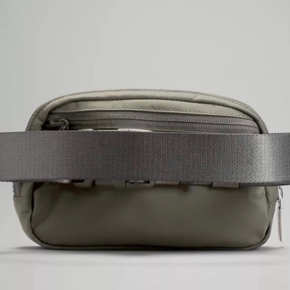 NWT Lululemon Everywhere Belt Bag Grey Sage - Picture 9 of 11